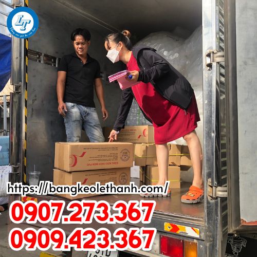 Đi băng keo đá banh cho khách tỉnh