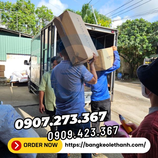 đi hàng băng keo nilon che sơn cho khách tỉnh