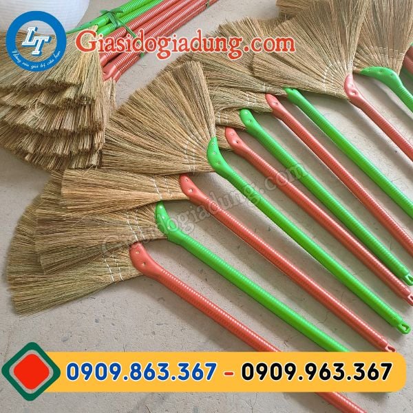báo giá sỉ rẻ chổi quét nhà cán nhựa giao tận nơi