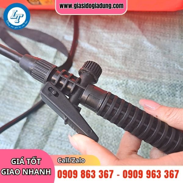 cần bình xịt tưới cây
