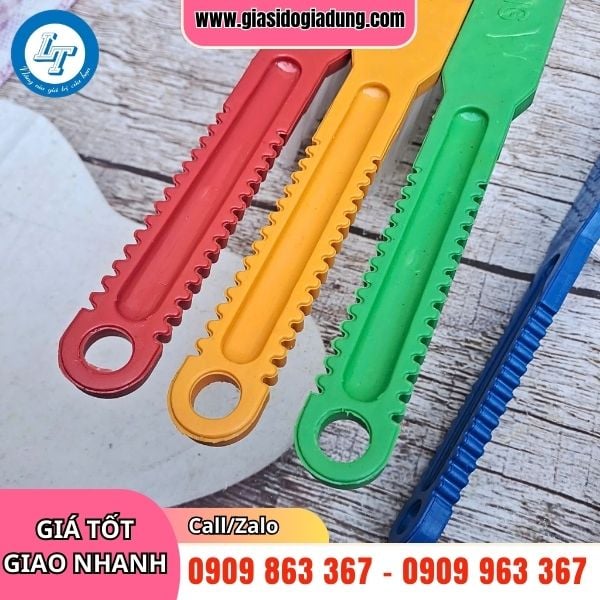 cán treo móc tiện dụng của bàn chải chà rửa xe