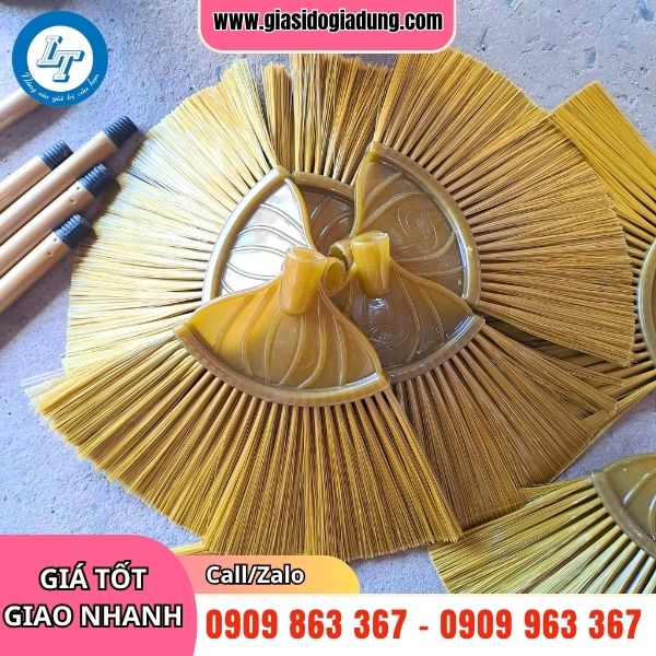 chổ cước nhựa giá sỉ cán dài tiện dụng