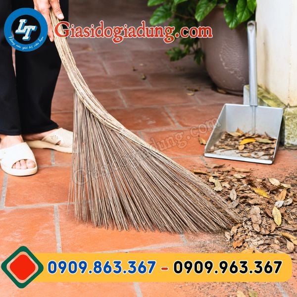 chổ xương dừa quét sân sạch sẽ tiện dựng cho cuộc sống