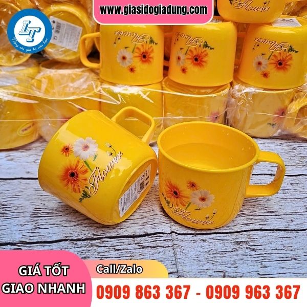chuyên cung cấp ly nhựa lùn có quai giá sỉ ưu đãi