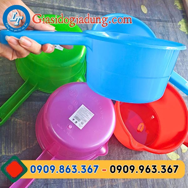 gáo múc nước nhựa có mỏ tiện lợi giá sỉ cực rẻ