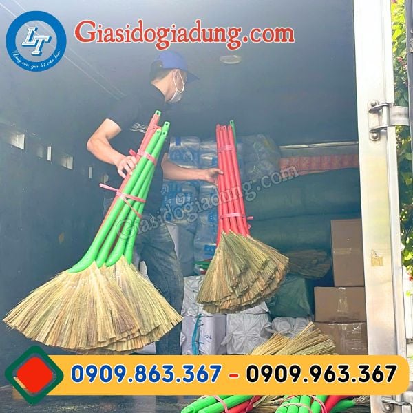giao đơn sỉ chổi quét nhà cán nhựa giá tốt cho đại lý