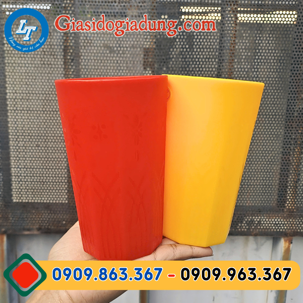 kho sỉ ly cốc nhựa cho bé giá rẻ đủ kiểu đẹp