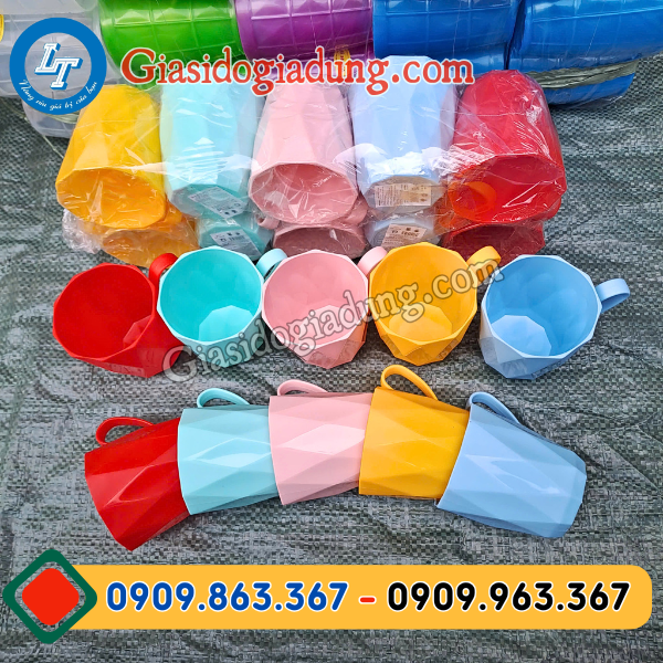 ly cốc nhựa trẻ em dề thương giá sỉ tận gốc