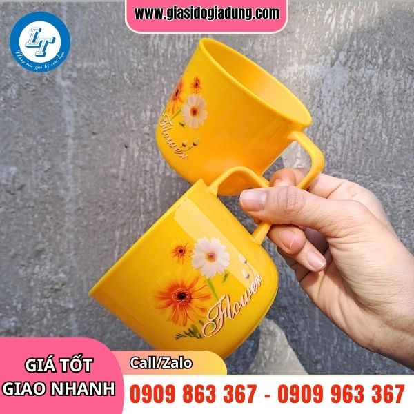 ly nhựa có quai giá sỉ rẻ tận gốc