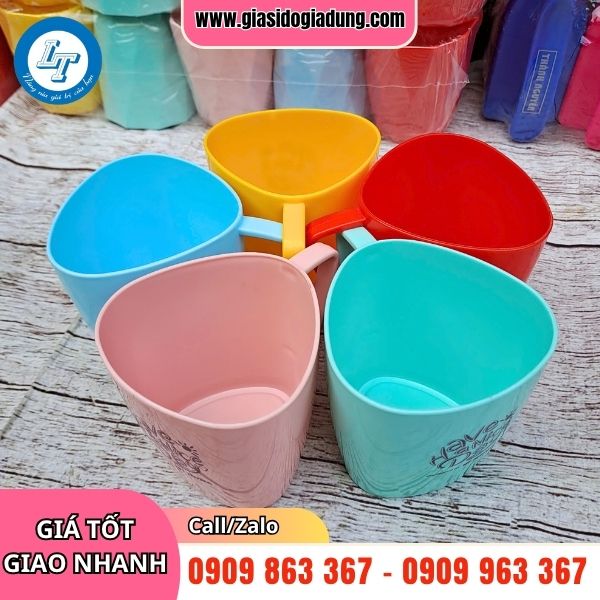 mua sỉ giá rẻ ly nhựa có quai hình tam giác ở đâu
