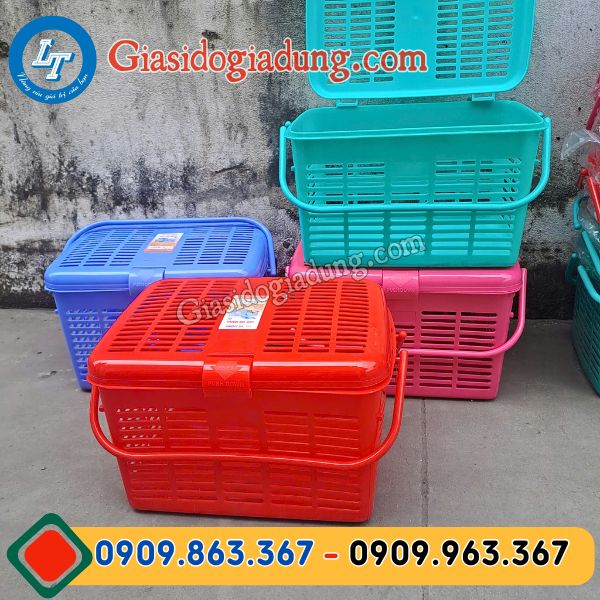 mua số lượng lớn giỏ nhựa đựng đồ đi sinh có khóa chốt giá sỉ nhiều màu