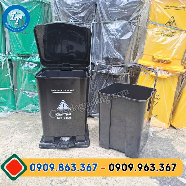 thùng đựng rác y tế đen giá rẻ bao ship hcm