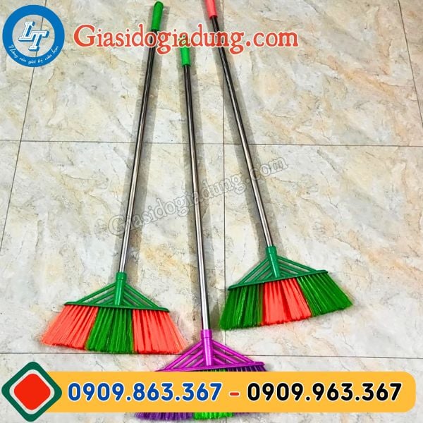 xưởng sản xuất và bỏ sỉ chổi nhựa quét nước cán inox giá rẻ sẵn kho