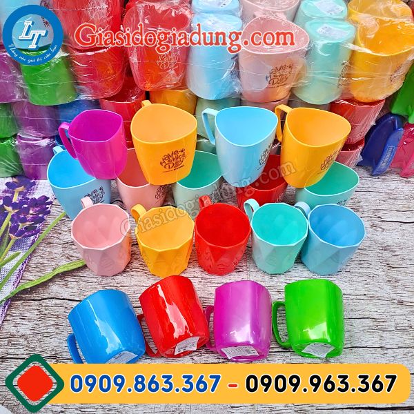 xưởng sỉ ly cốc nhựa lùn có quai giá rẻ đủ mẫu đẹp
