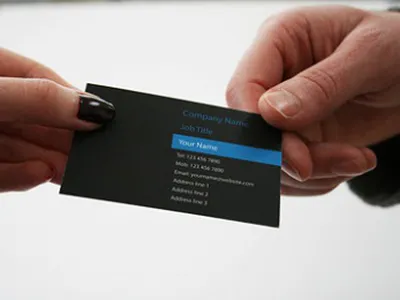 Trao và nhận danh thiếp thế nào để tạo được ấn tượng giao tiếp tốt?