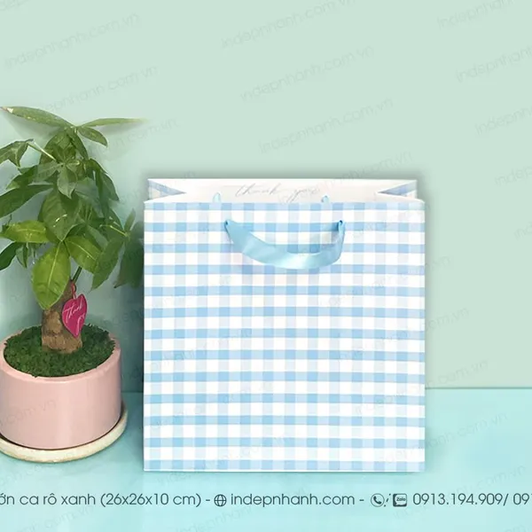 L31- TÚI GIẤY LỚN XANH CARÔ  (26x26x10)