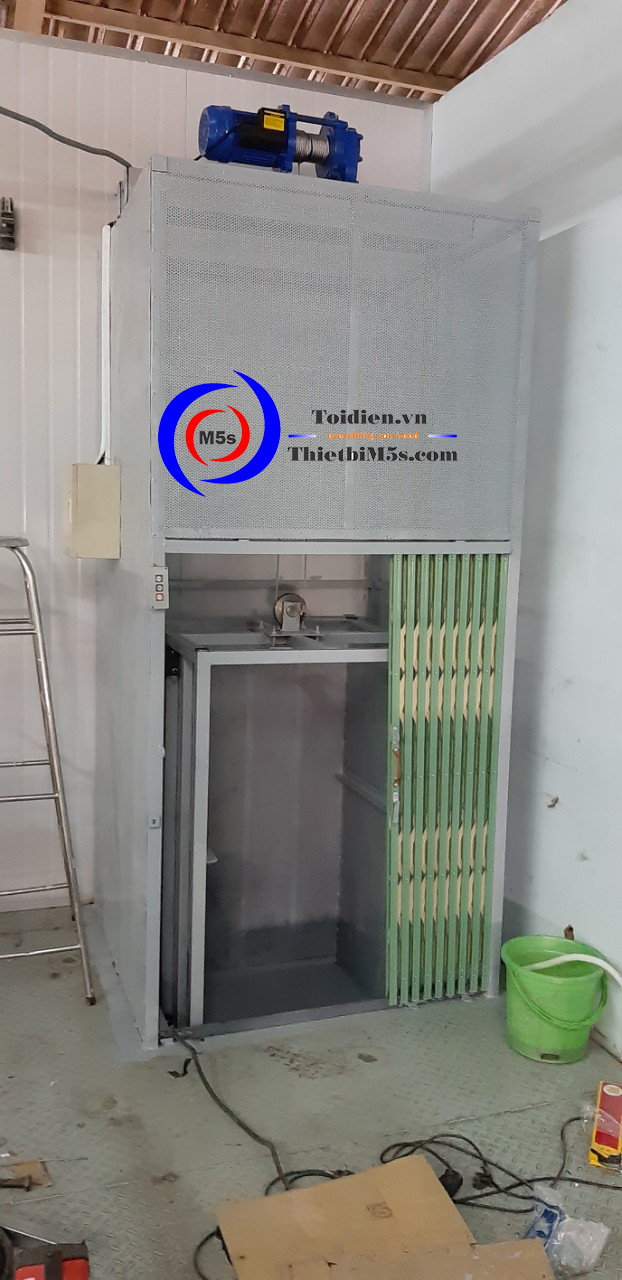 Thang tải hàng sử dụng máy tời điện tốc độ cao Stronger Sử dụng máy tời điện 400/800kg Stronger xây dựng thang tải hàng