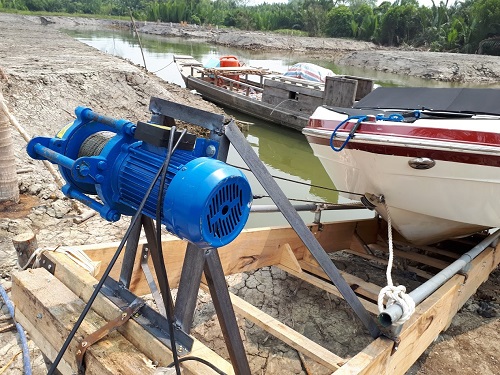 Máy tời kéo mặt đất