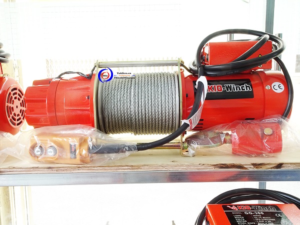 tời kéo mặt đất