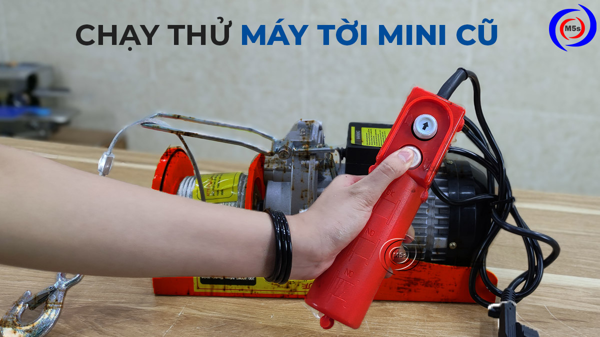 Chạy thử máy tời điện cũ Chạy thử máy tời điện cũ