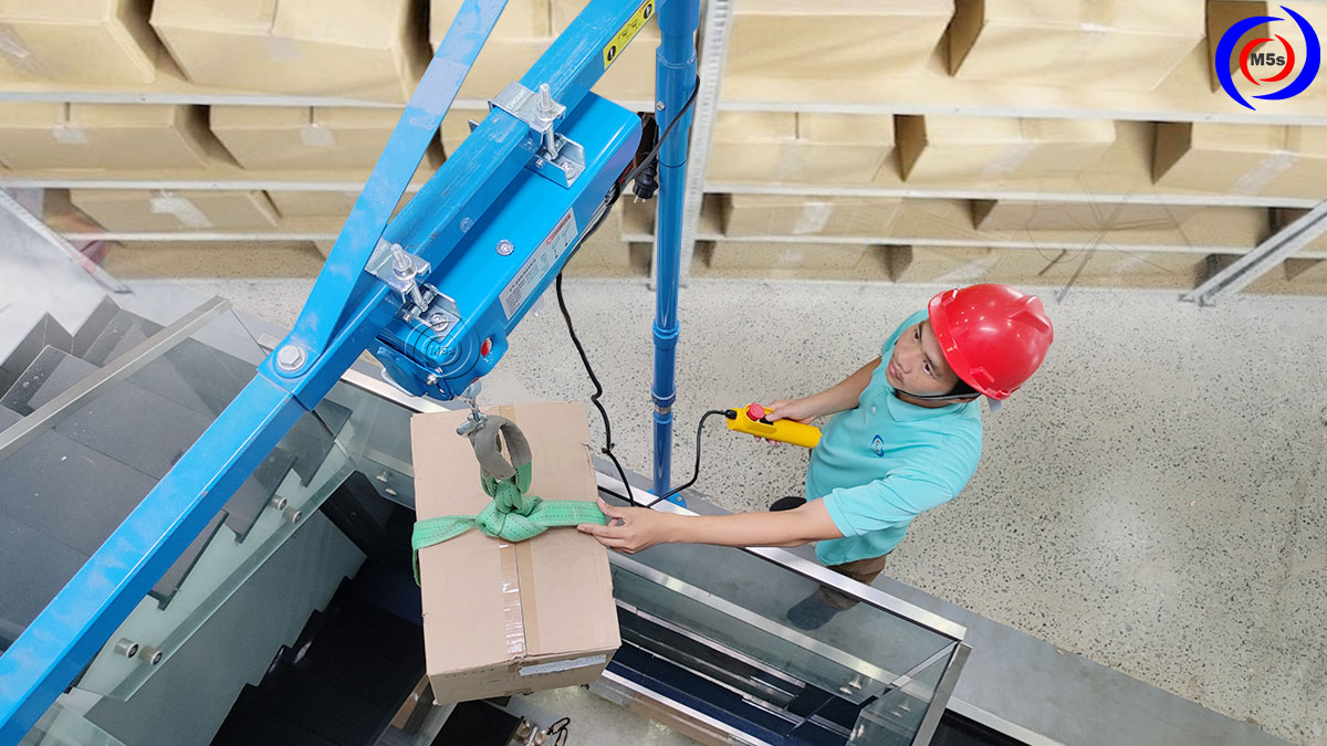 Máy tời điện 300kg đáp ứng nhiều môi trường làm việc Máy tời điện 300kg đáp ứng nhiều môi trường làm việc