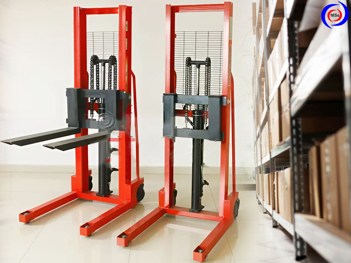 Xe nâng pallet 2000kg dạng cao Xe nâng pallet 2000kg dạng cao