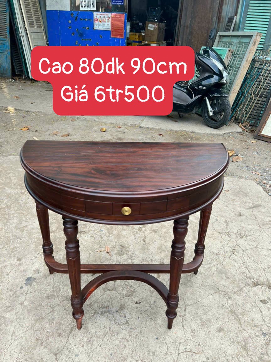 Bàn console tân cổ điển mang phong cách Châu Âu luôn là sự lựa chọn phổ biến để làm nổi bật mọi không gian như phòng khách và phòng ngủ. Bàn console tân cổ điển mang phong cách Châu Âu luôn là sự lựa chọn phổ biến để làm nổi bật mọi không gian như phòng khách và phòng ngủ.