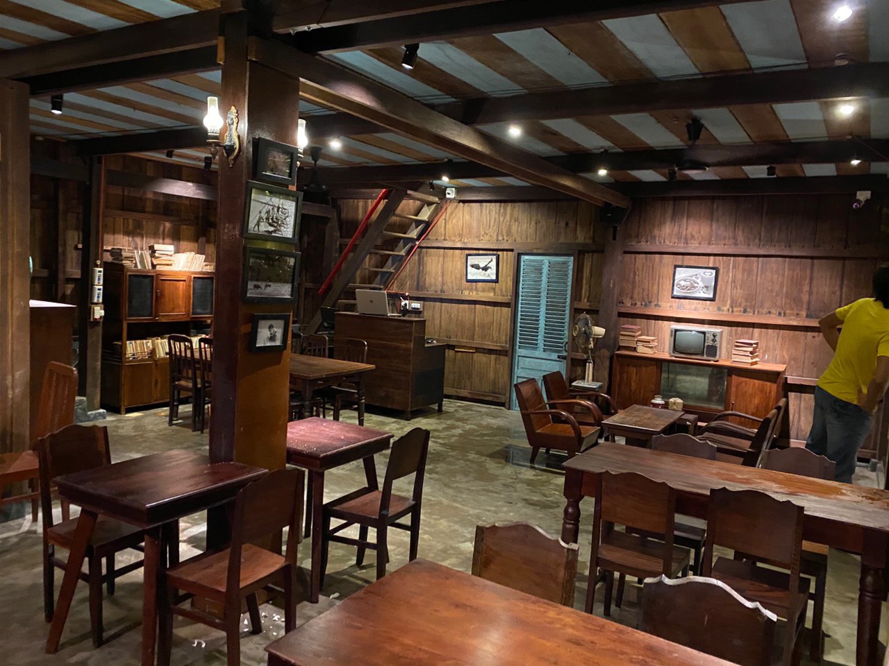 Đồ gỗ cũ phạm thế hiển là một lựa chọn tuyệt vời cho những ai yêu thích sự sang trọng và tinh tế của nội thất cổ điển. Đồ gỗ cũ phạm thế hiển là một lựa chọn tuyệt vời cho những ai yêu thích sự sang trọng và tinh tế của nội thất cổ điển.