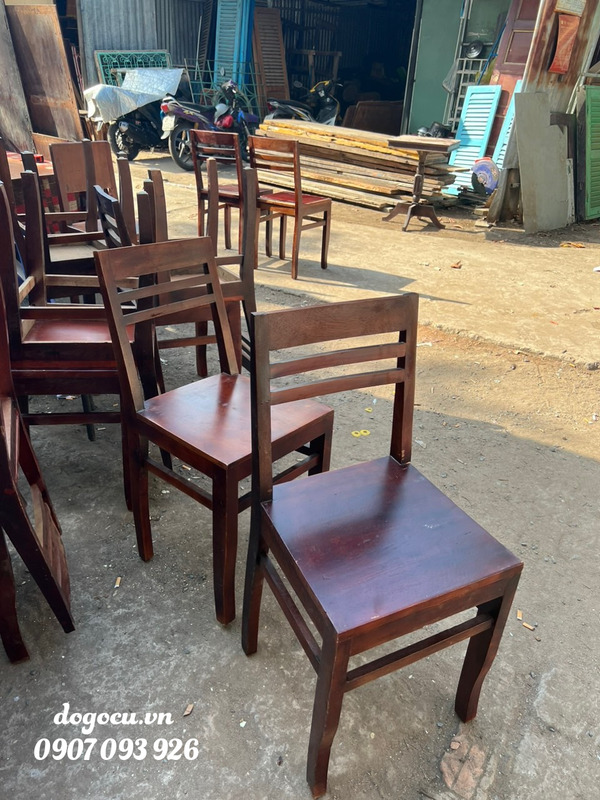 Ghế ngồi bàn ăn