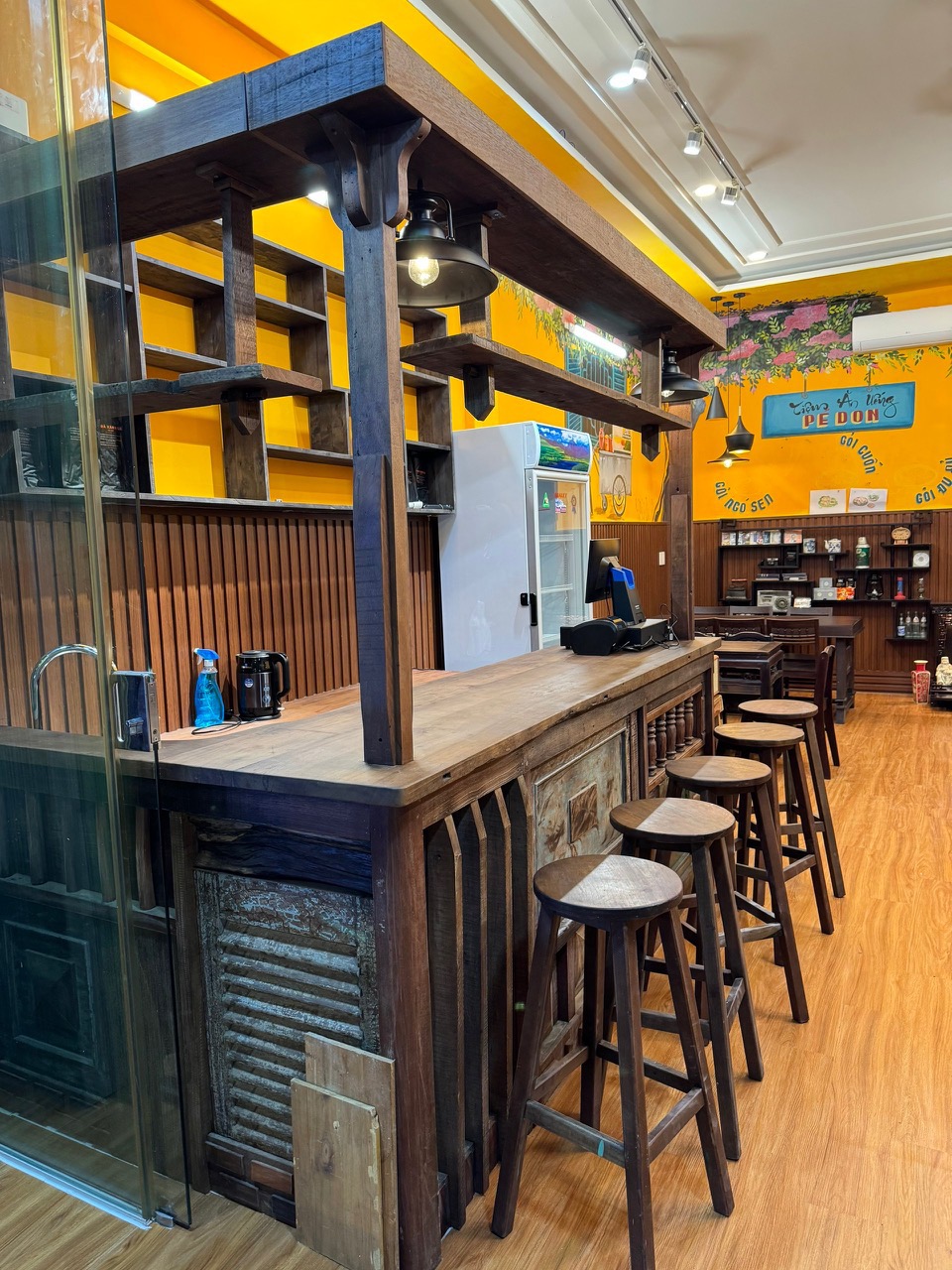 ghế quầy bar gỗ