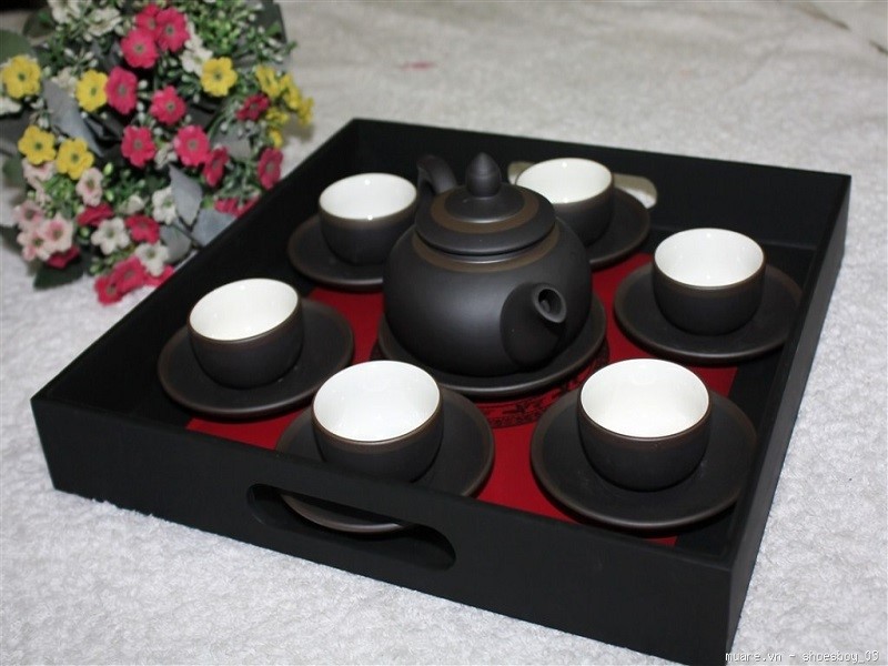 Bí quyết chọn ấm trà mang hơi hướng xưa cũ cho bàn ghế gỗ phòng khách giá bình dân Bí quyết chọn ấm trà mang hơi hướng xưa cũ cho bàn ghế gỗ phòng khách giá bình dân