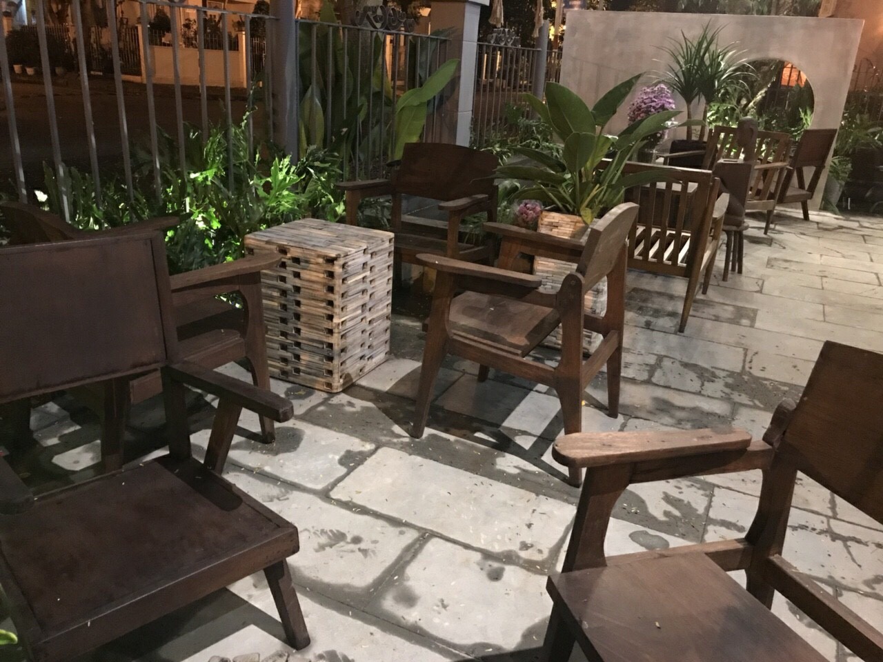 mua bàn ghế gỗ cũ mua bàn ghế gỗ cũ