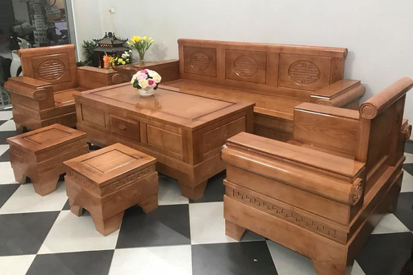 Bàn đóng theo yêu cầu hợp với không gian
