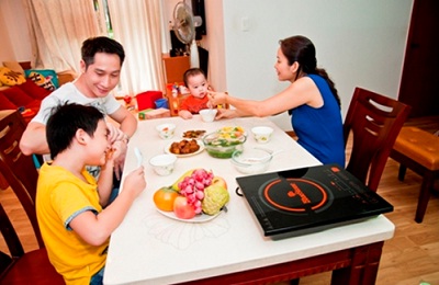 Ngôi nhà thoải mái, ấm áp hơn với bàn ghế gỗ phòng khách giá bình dân Ngôi nhà thoải mái, ấm áp hơn với bàn ghế gỗ phòng khách giá bình dân