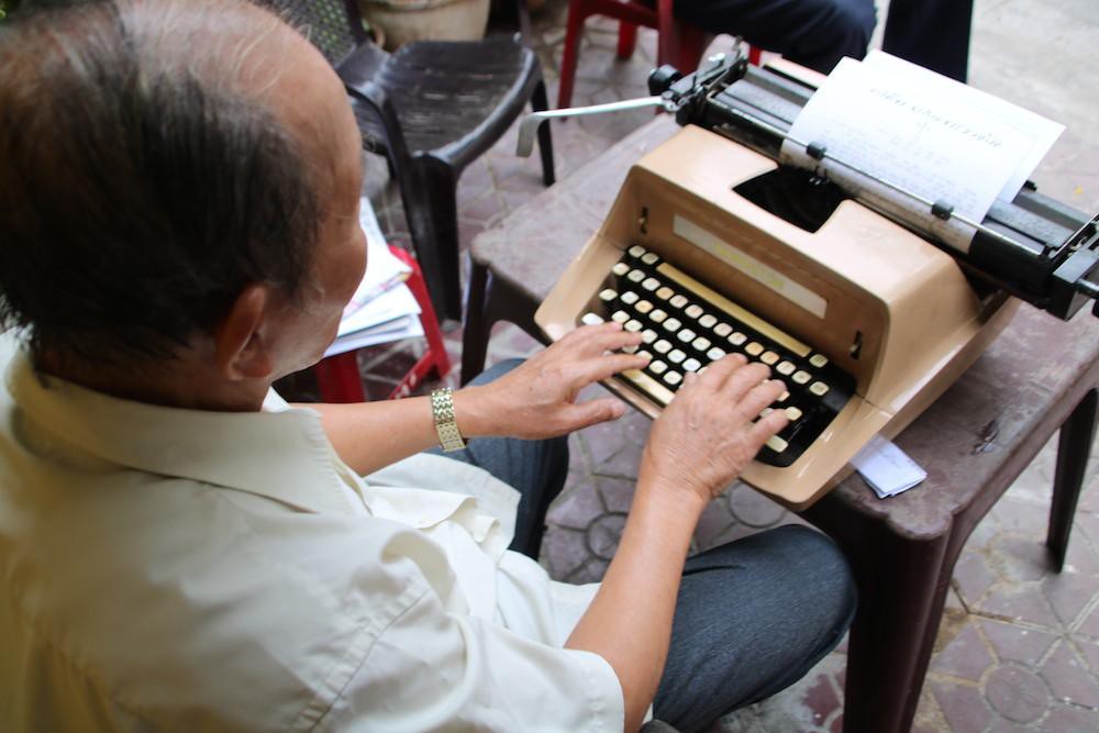 cần mua máy đánh chữ cổ cần mua máy đánh chữ cổ