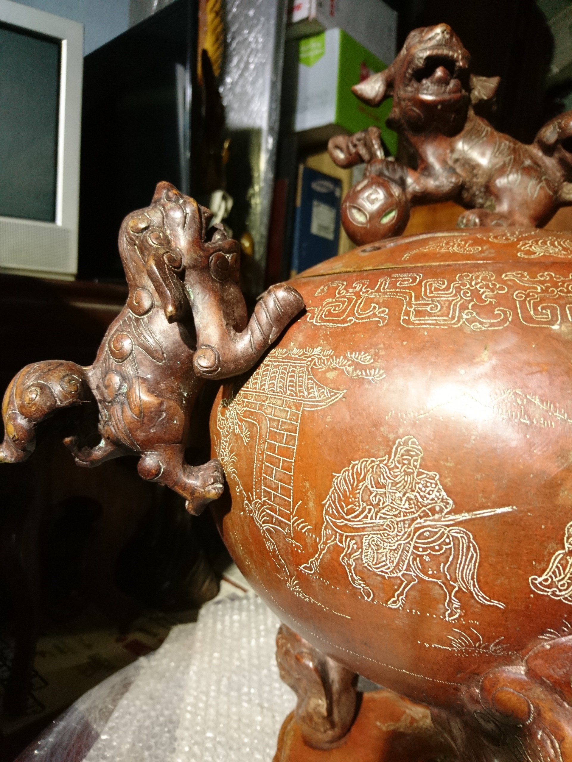 Đỉnh thất lân vờn cầu Đỉnh thất lân vờn cầu