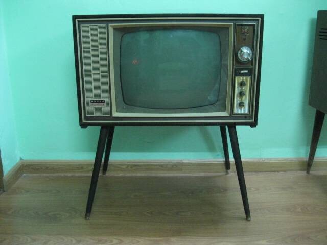 tivi cổ trang trí tivi cổ trang trí