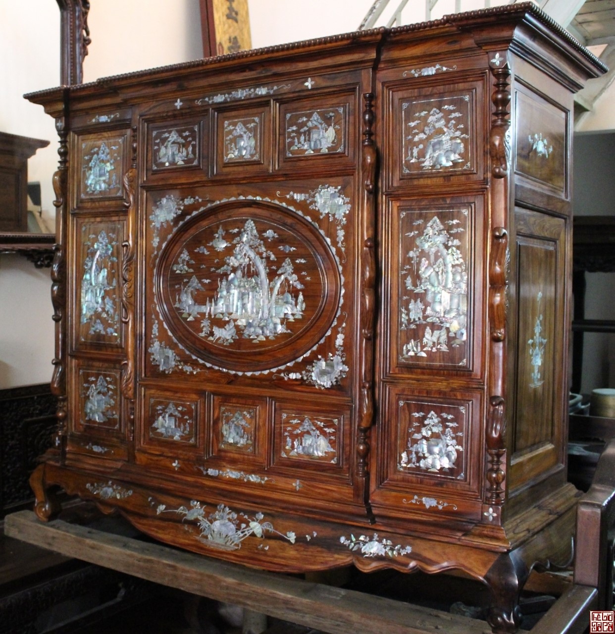 có nên mua tủ thờ cũ không? có nên mua tủ thờ cũ không?