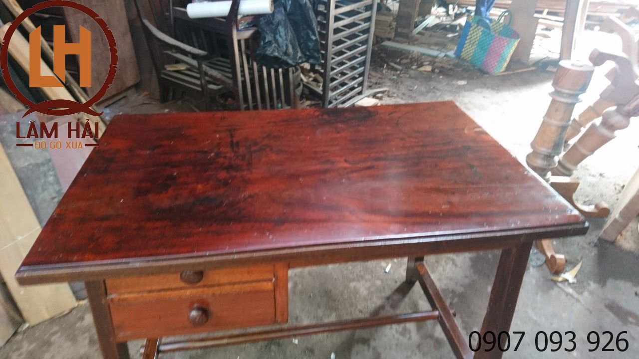 Bàn làm việc xưa Bàn làm việc xưa