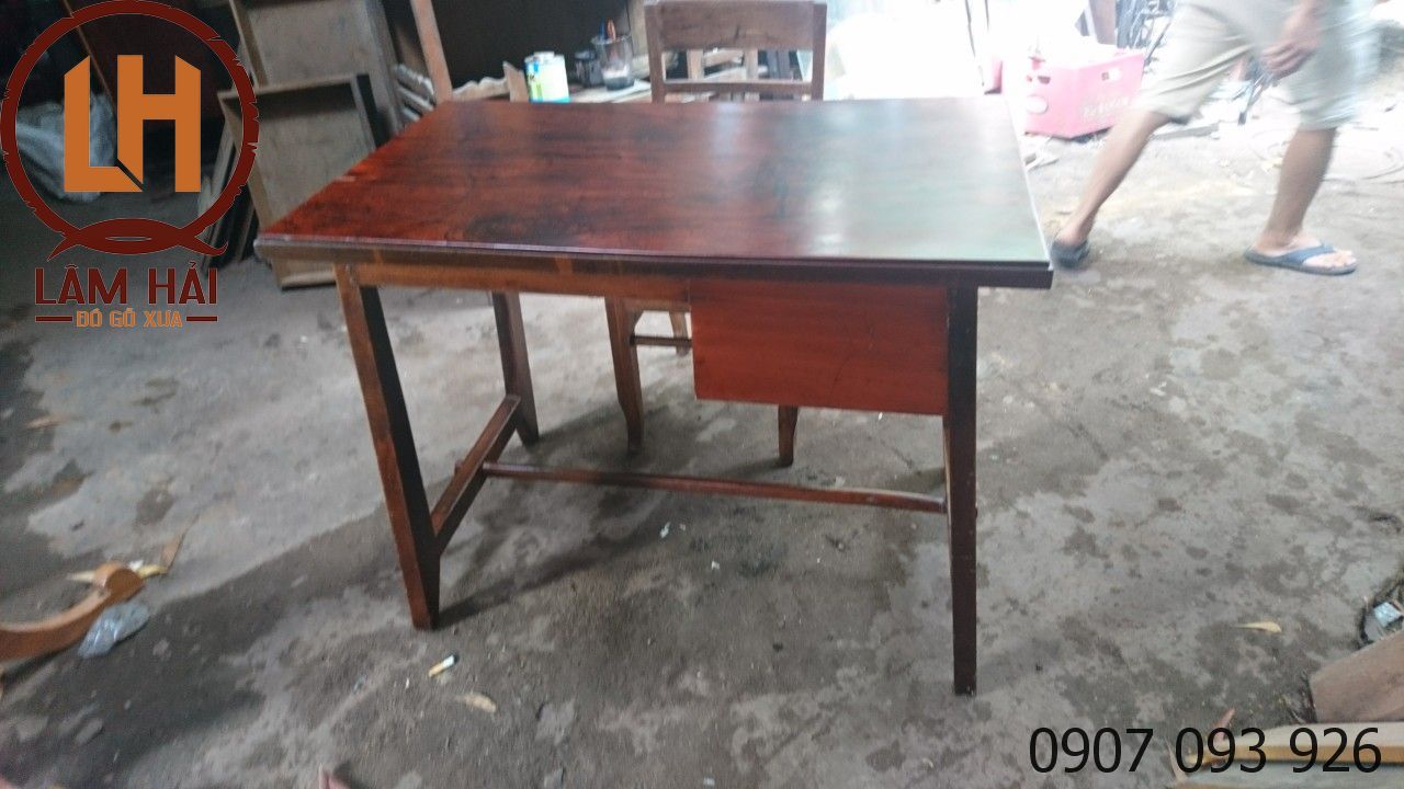 Bàn làm việc xưa Bàn làm việc xưa