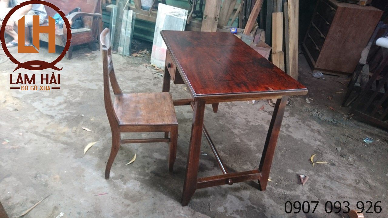 Bàn làm việc xưa Bàn làm việc xưa