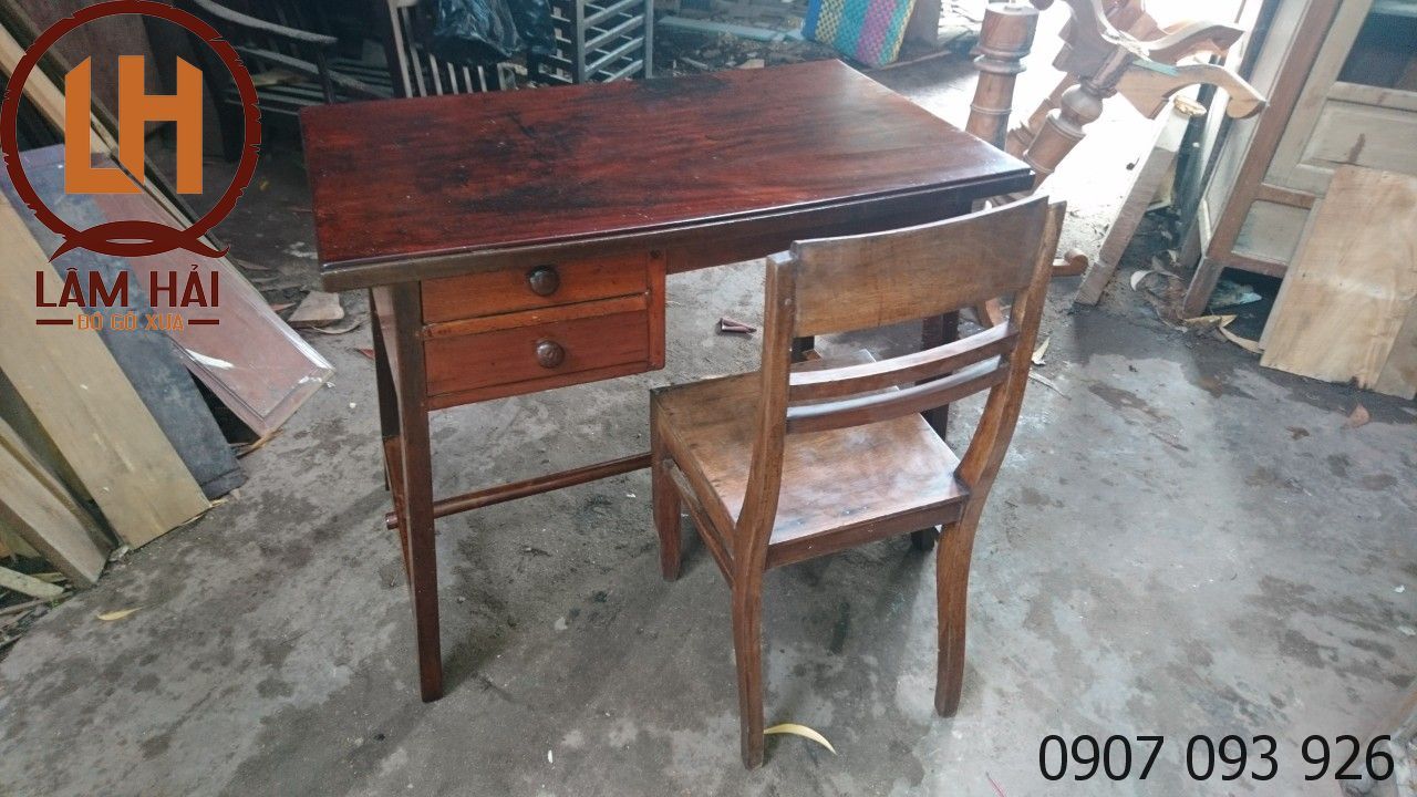 Bàn làm việc xưa Bàn làm việc xưa