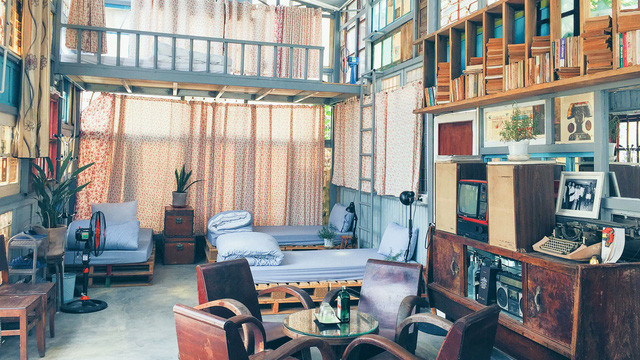 THIẾT KẾ NHÀ KIỂU VINTAGE VỚI BÀN GHẾ GỖ PHÒNG KHÁCH GIÁ BÌNH DÂN THIẾT KẾ NHÀ KIỂU VINTAGE VỚI BÀN GHẾ GỖ PHÒNG KHÁCH GIÁ BÌNH DÂN