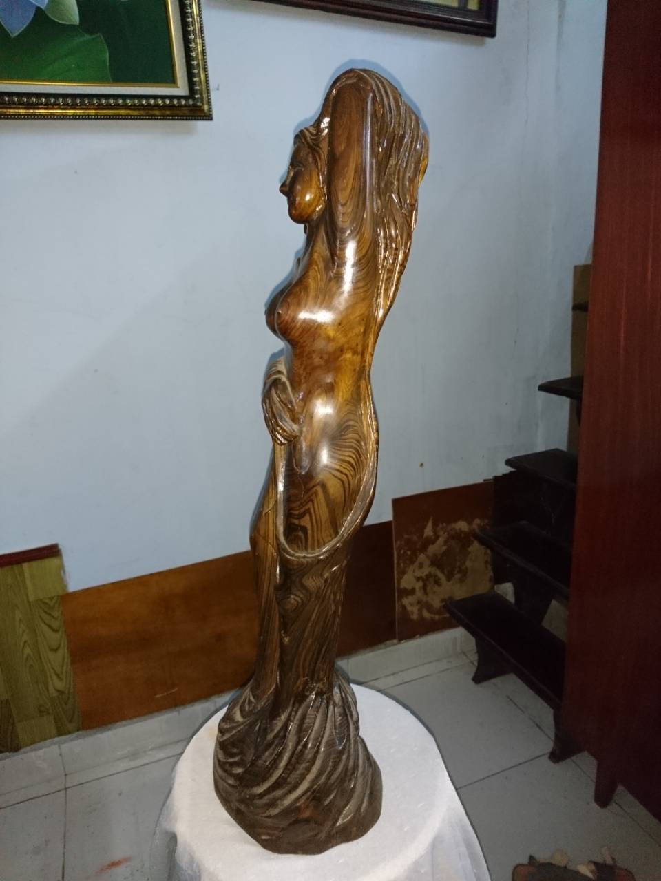 tượng cô gái bằng gỗ tượng cô gái bằng gỗ