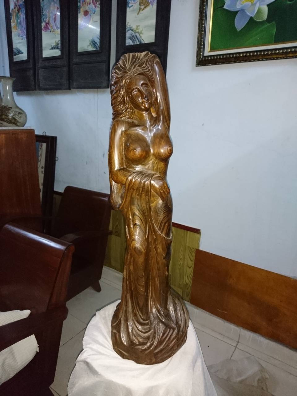 tượng cô gái bằng gỗ tượng cô gái bằng gỗ