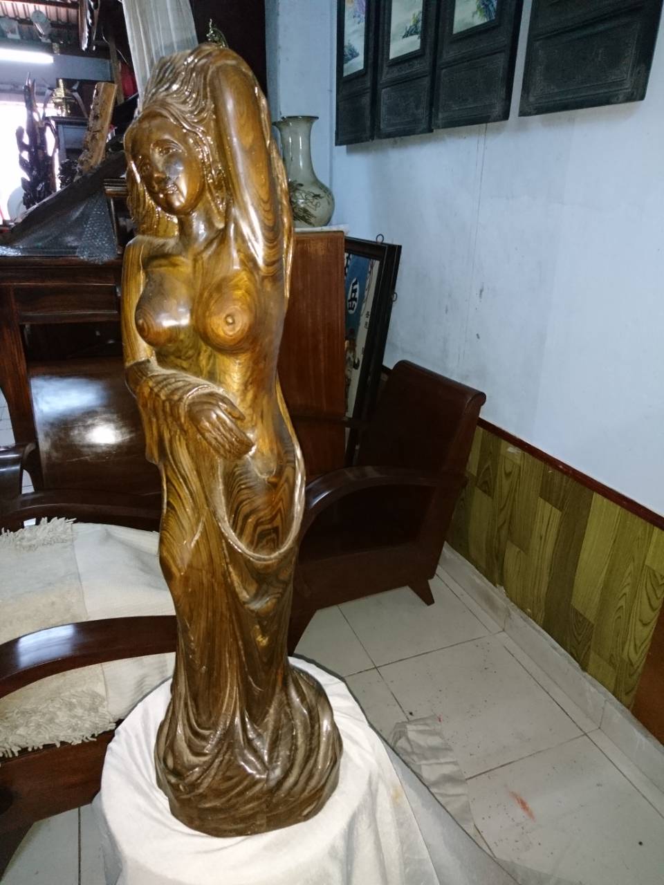 tượng cô gái bằng gỗ tượng cô gái bằng gỗ