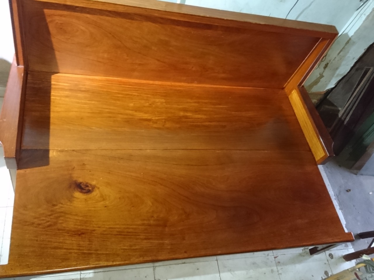 Ghế gỗ dài kéo ra thành giường Ghế gỗ dài kéo ra thành giường