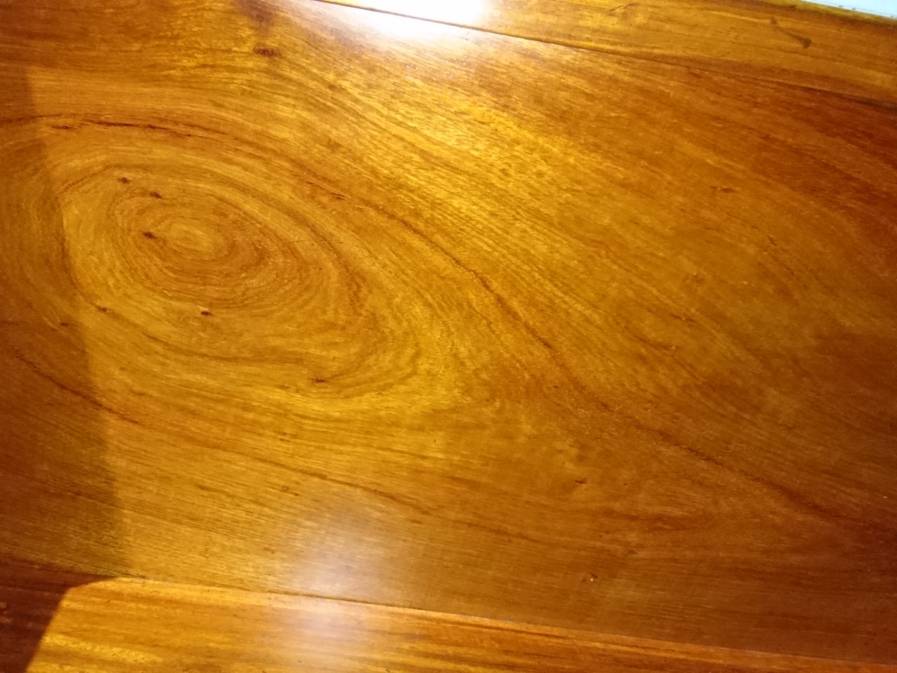 Ghế gỗ dài kéo ra thành giường Ghế gỗ dài kéo ra thành giường