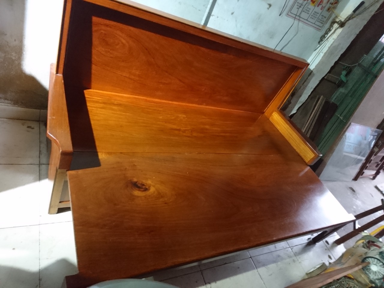 Ghế gỗ dài kéo ra thành giường Ghế gỗ dài kéo ra thành giường