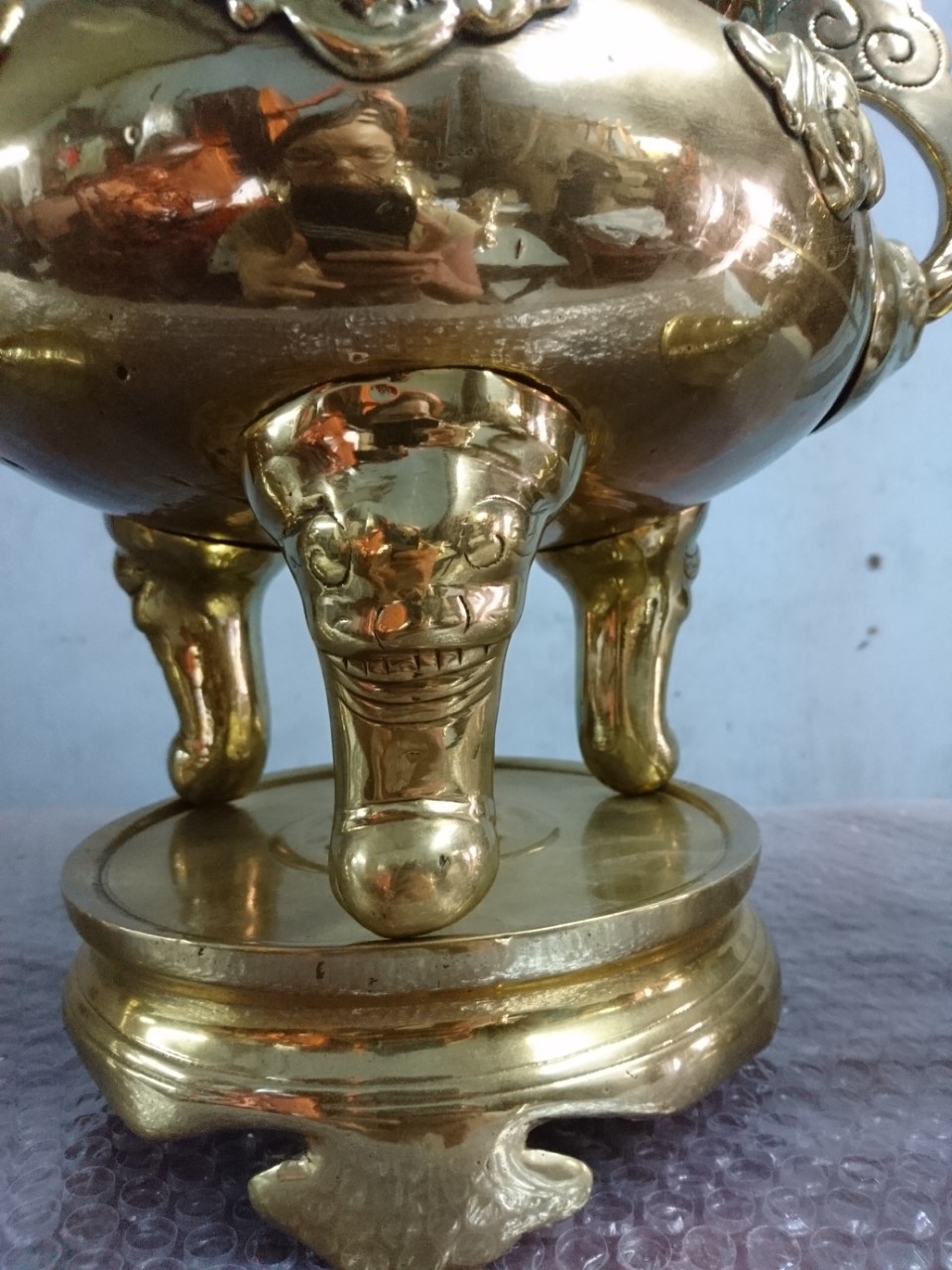 Lư đồng xưa của Huế - Lư thờ cúng tổ tiên bền bỉ với thời gian Lư đồng xưa của Huế - Lư thờ cúng tổ tiên bền bỉ với thời gian